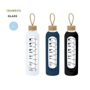 Glass water bottle with silicone sleeve and bamboo lid – 1 l