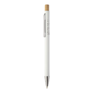 Pārstrādāta alumīnija lodīšu pildspalva ar gumijotu apdari, bambusa pogu un hromētām detaļām, ø9×138 mm – Balta
