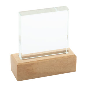 Stikla balva uz dižskābarža koka pamatnes, 100×108 mm – Dabīga / caurspīdīga