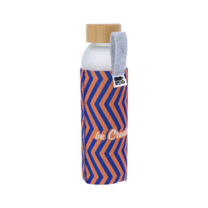 Stikla pudele ar bambusa vāciņu individuāli apdrukātā RPET filca maciņā, 500 ml – Balta